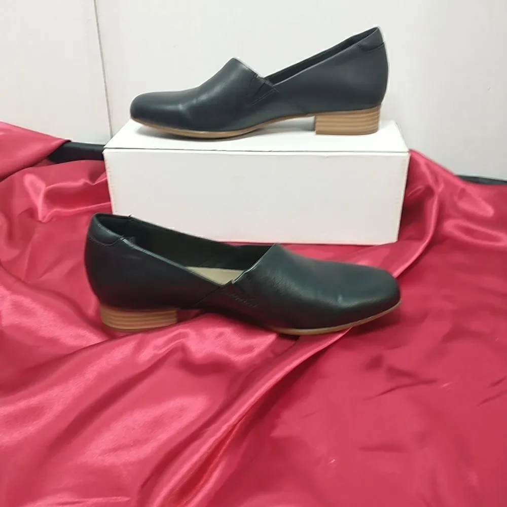 Clarks Women's Juliet Lora Loafer Size 7M Flat Slip On Shoe Black Leather
